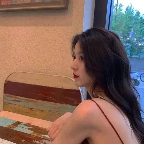 村里来了个洋媳妇